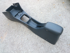 Mittelkonsole mit Armlehne schwarz für Mazda 323 BJ