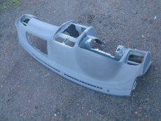 Armaturenbrett dunkelgrau/grau für Mazda 626 V 99-02