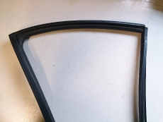 Fensterschachtdichtung 823318F800 für Tür hl für Nissan Primera P11 97-99