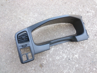 Tachoverkleidung 68240-2F910 für Nissan Primera P11