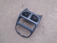 Blende mit Luftdüsen 9640404677 schwarz für Peugeot 206 bis 2004